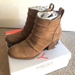 NWT Roxy Tan Ankle Boots